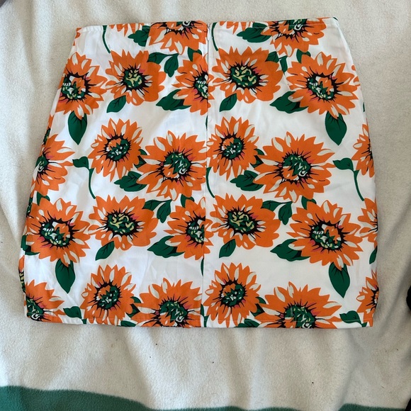 Daisy Street Sunflower Mini Skirt - Picture 2 of 4